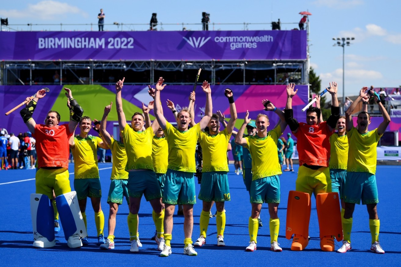 The victorious Australian team  celebrates its seventh consecutive men’s hockey gold in Birmingham on Monday. 