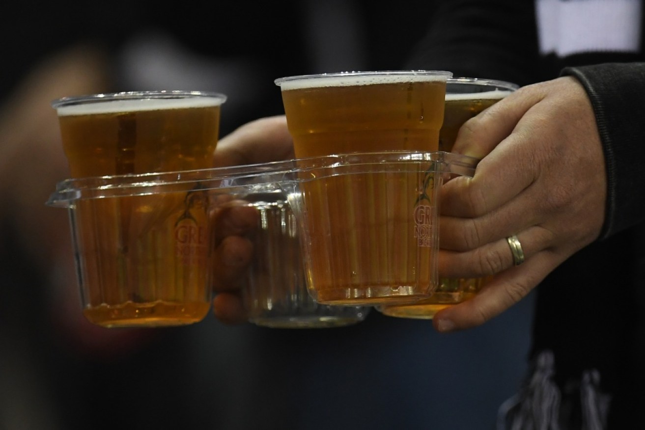 One in four Australians fail to meet drinking guidelines. Photo: AAP
