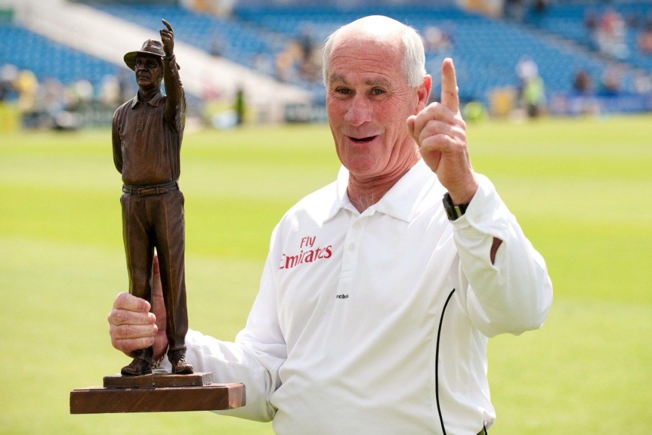 Cricket umpire Rudi Koertzen has died after a car accident.