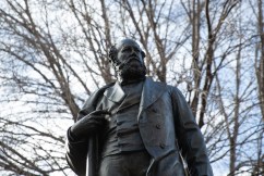 Hobart council votes to remove divisive statue 