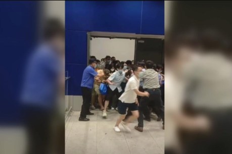 Lockdown chaos erupts at Ikea in Shanghai