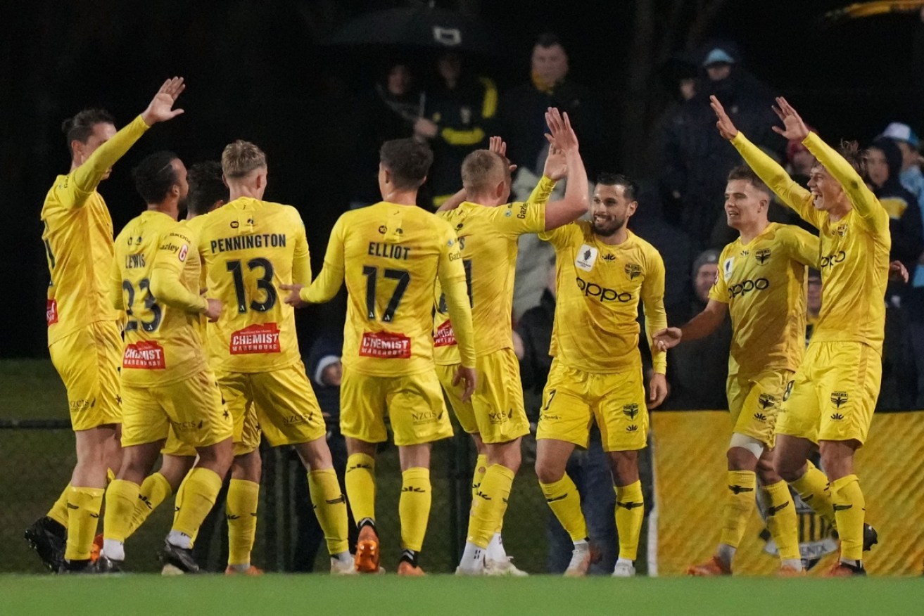 Wellington Phoenix is through to the Australia Cup quarter-finals after beating Melbourne City 2-0. 