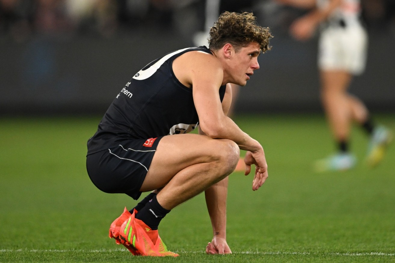 Devastated Carlton star Charlie Curnow reacts to the Blues loss to Collingwood which ended their chances of competing in the AFL finals.