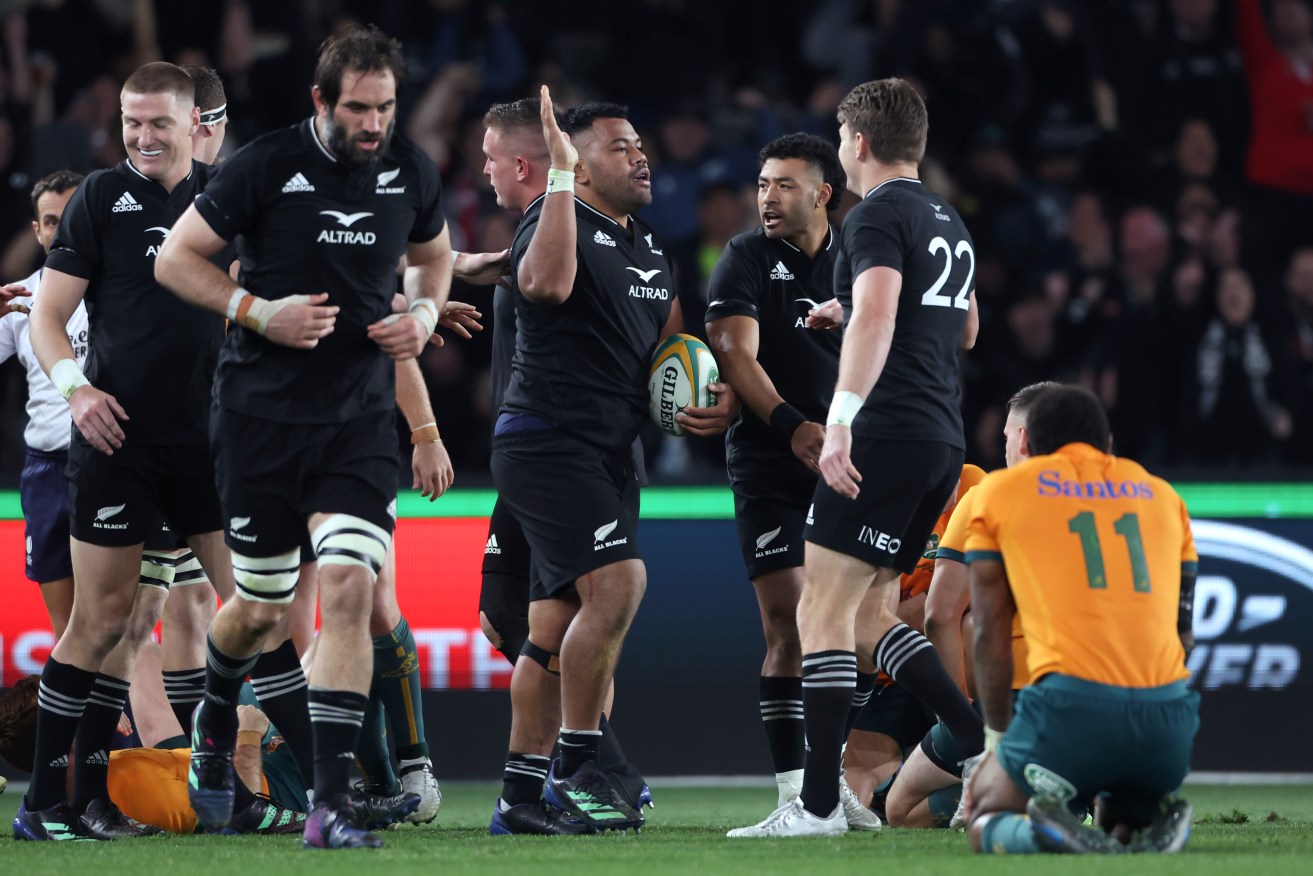 The All Blacks have scored a controversial after-the-siren win over the Wallabies in Melbourne.