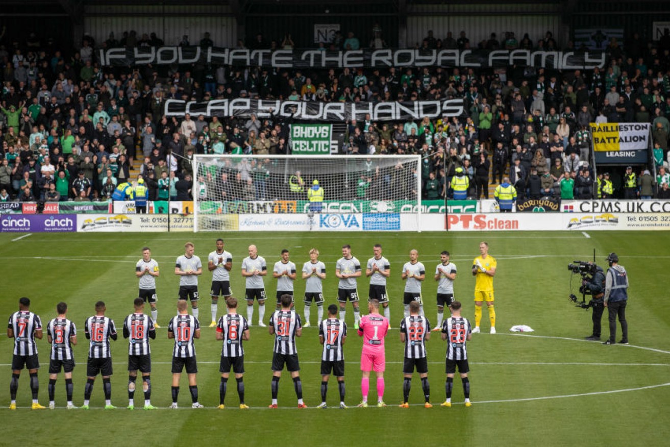The St Mirren and Celtic teams line up for Sunday's tribute to the Queen.