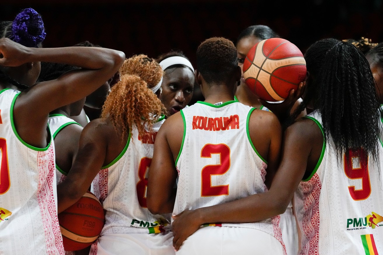 FIBA has opened an investigation after two players on the Mali women's basketball team were filmed punching each other after a loss at the World Cup in Sydney.