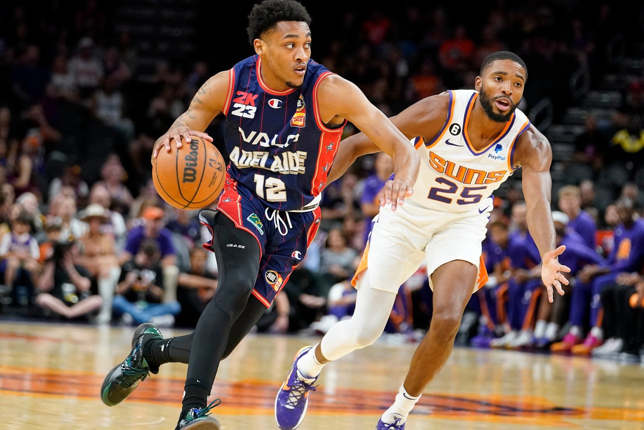 Craig Randall scored 35 points for Adelaide 36ers as they toppled Phoenix Suns.