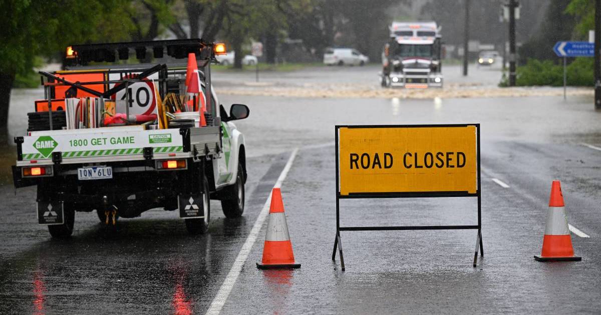 Flood warning as heavy rain pummels Victoria