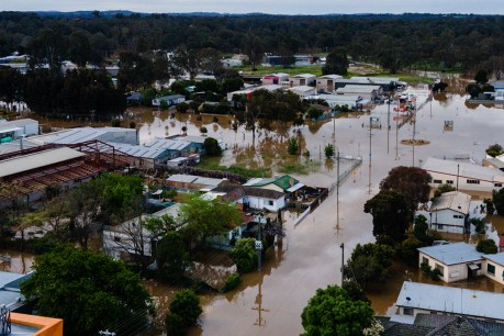 More Defence Force staff called in to help flood-hit Victoria