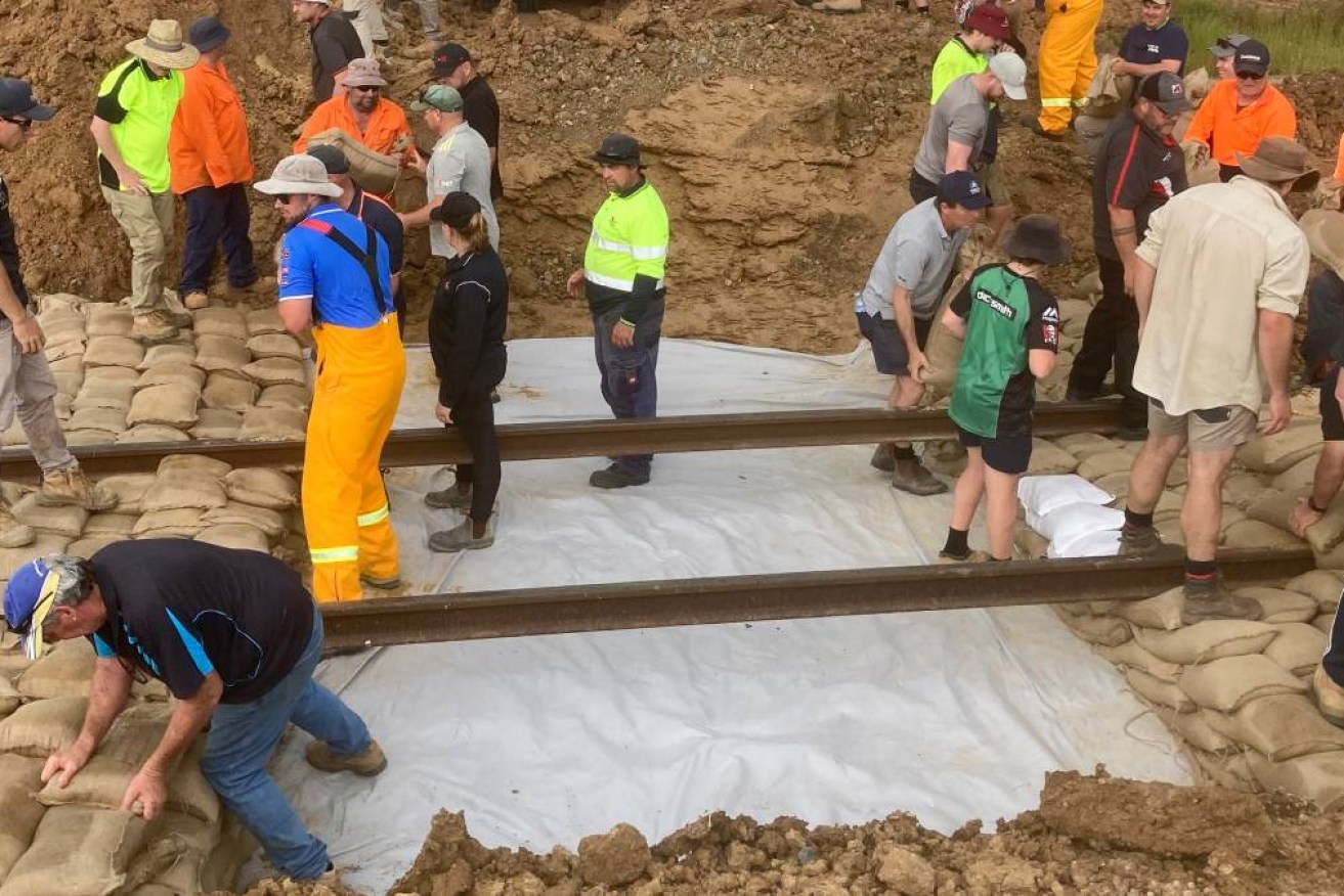 Victoria holds strong as flood emergency continues
