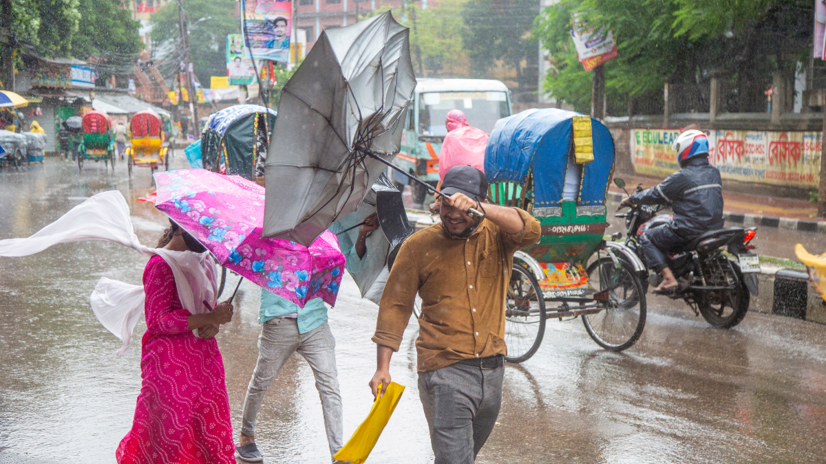 Cyclone Lashes Bangladesh, Killing Nine