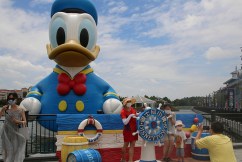 Visitors trapped inside Shanghai Disney
