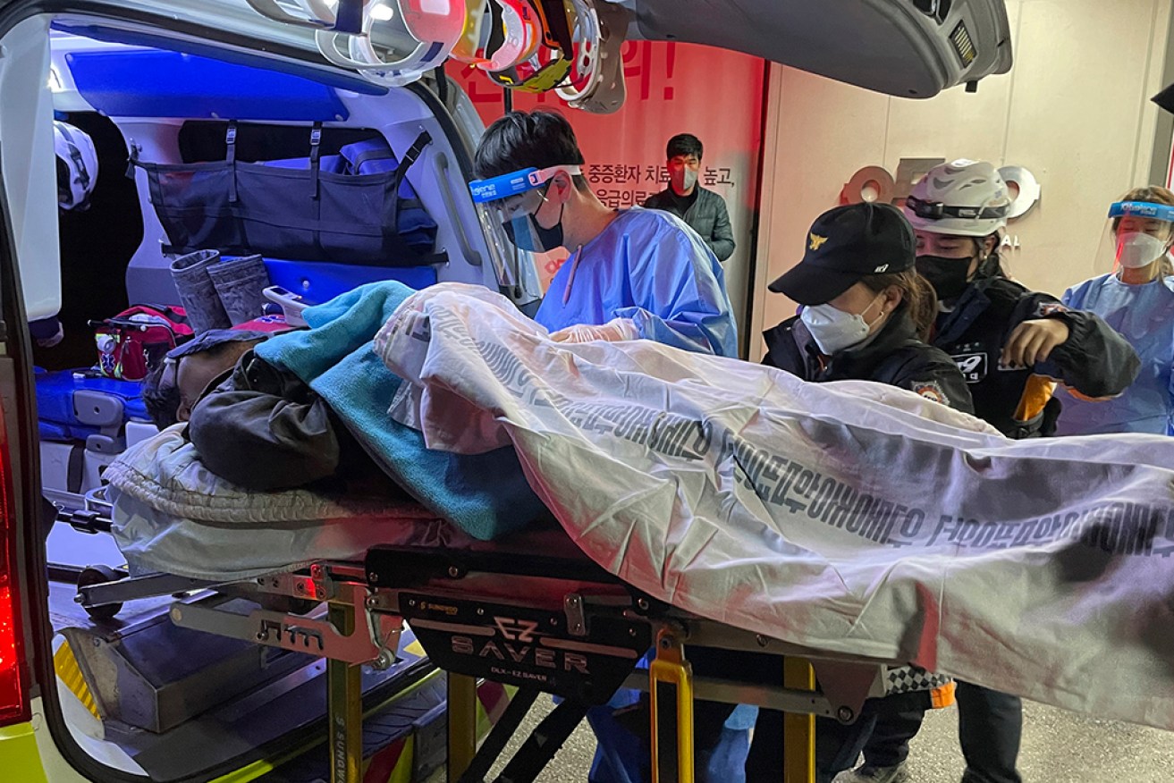 Two South Korean miners have been rescued from a collapsed zinc mine in the town of Bonghwa.