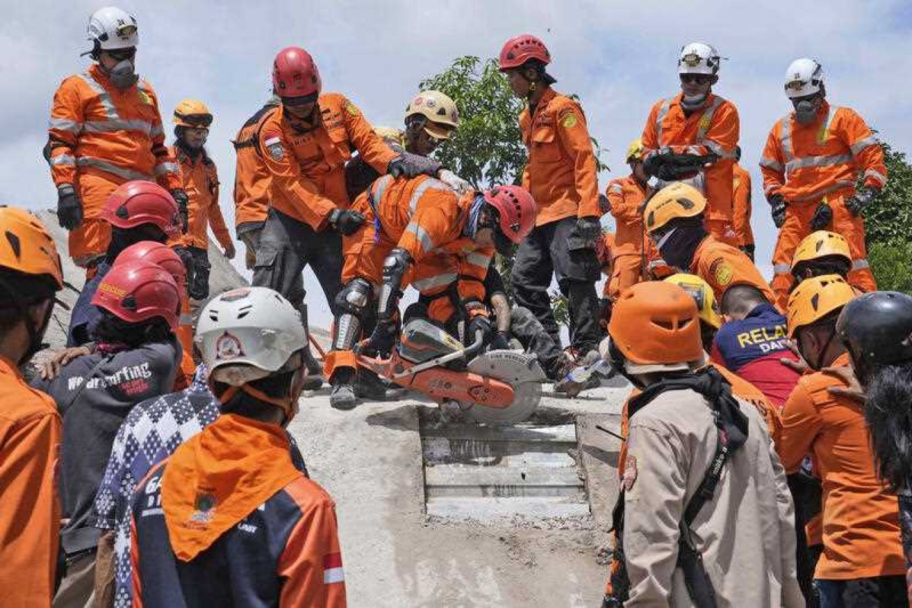 The death toll from the earthquake had risen to 252, the district government said.