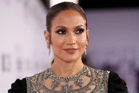 JLo mysteriously disappears from socials