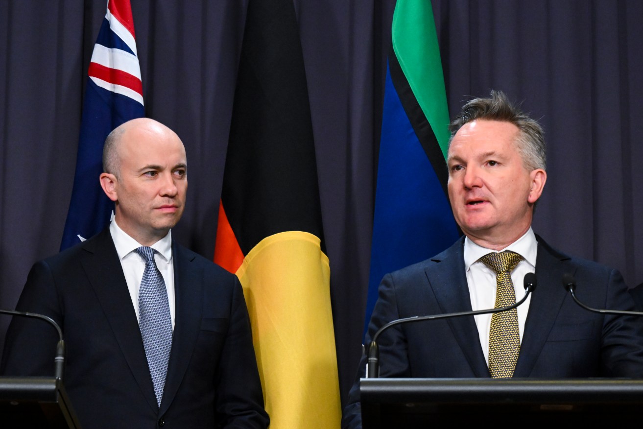 Matt Kean (left) with federal Energy Minister Chris Bowen. Mr Kean has taken aim at the federal government over energy prices.