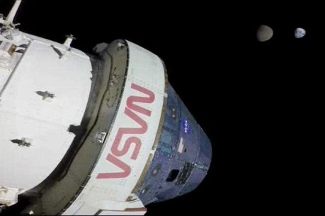 NASA’s moon capsule heads for splashdown