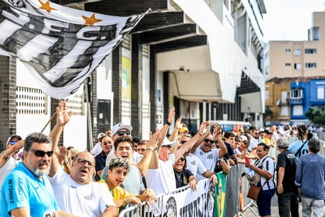 Santos bids farewell to its king, Pele, with a 24-hour wake