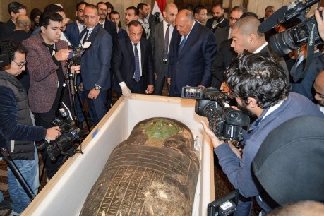 US returns looted sarcophagus to Egypt