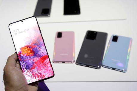 Samsung investigates phone-crashing update