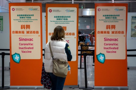 Hong Kong residents rush COVID vax clinics