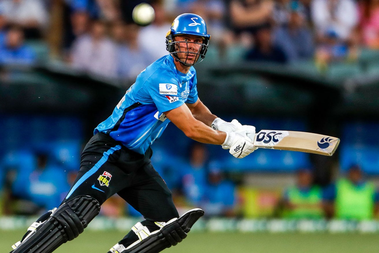 Chris Lynn blasted an unbeaten 69 off 37 balls as the Strikers defeated the Renegades in Adelaide. 