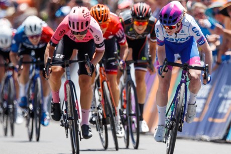 Stage win gives Alex Manly lead in women’s TDU
