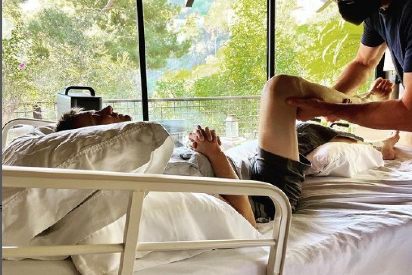Jeremy Renner posted a rehab photo. 