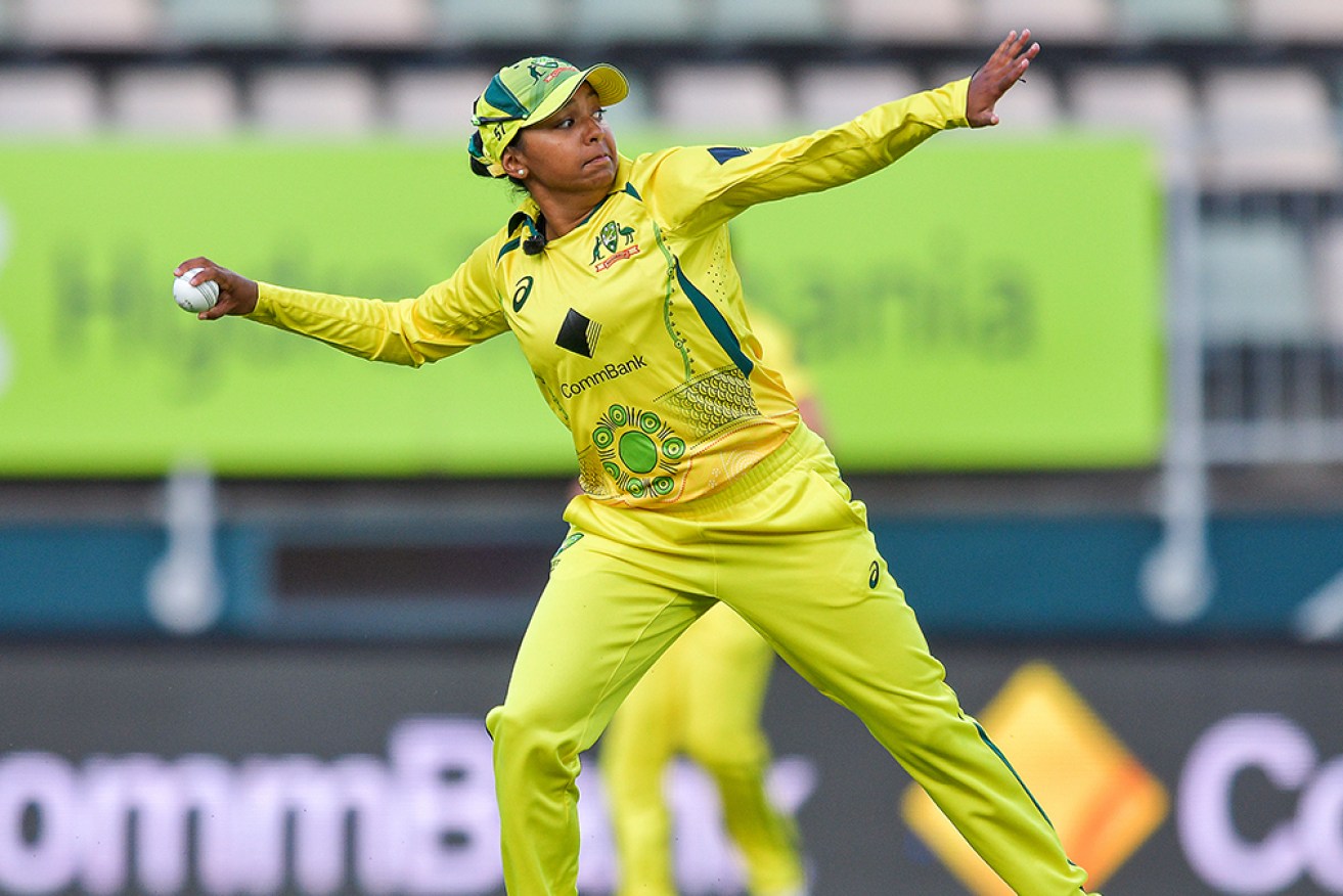 Australia’s Alana King fields in the second T20 match against Pakistan at Blundstone Arena on Thursday. 