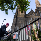 More protest ribbons outside Mass for George Pell in Melbourne cathedral