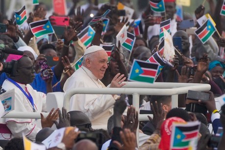 Pope issues plea to end violence in South Sudan