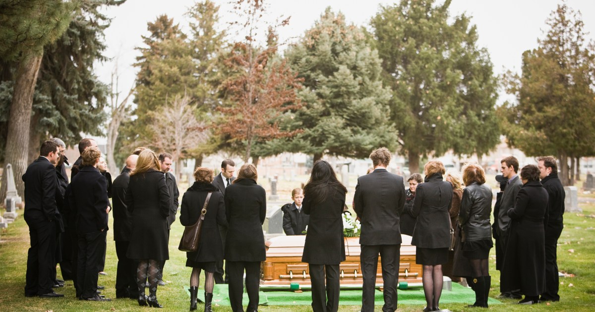 Aussies urged to prepay for funerals as costs soar