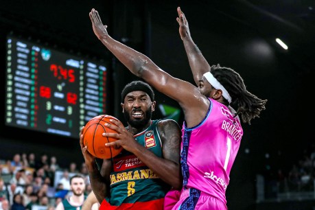 Tasmania JackJumpers beat New Zealand Breakers to stay alive in NBL playoffs