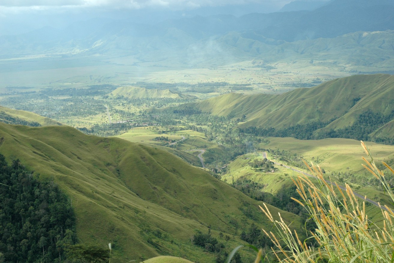 Armed men have taken an Australian archaeologist and students hostage in remote PNG.
