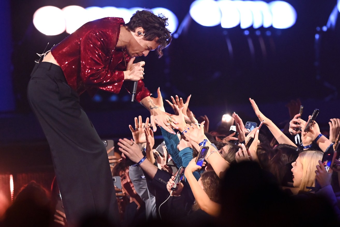 Popstar Harry Styles will have to fill out a census form during his brief visit to New Zealand.