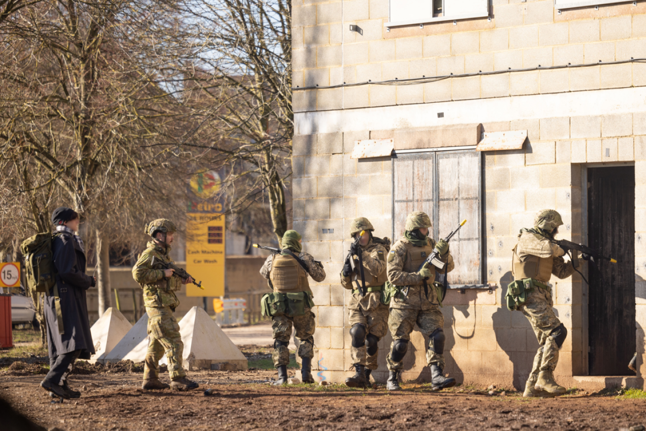 Australian advisers put Ukraine recruits through their paces at the UK training centre. <i>Photo: ADF</i>