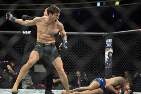 Shirtless and shredded Gyllenhaal’s Vegas rumble