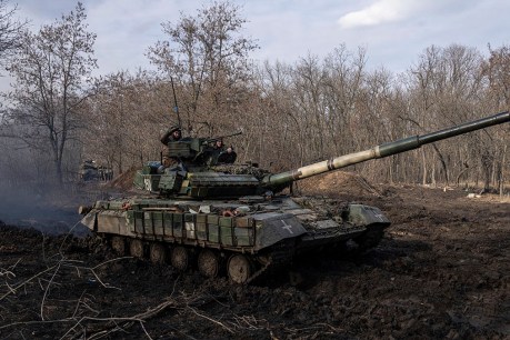 Ukraine vows to defend Bakhmut amid attacks