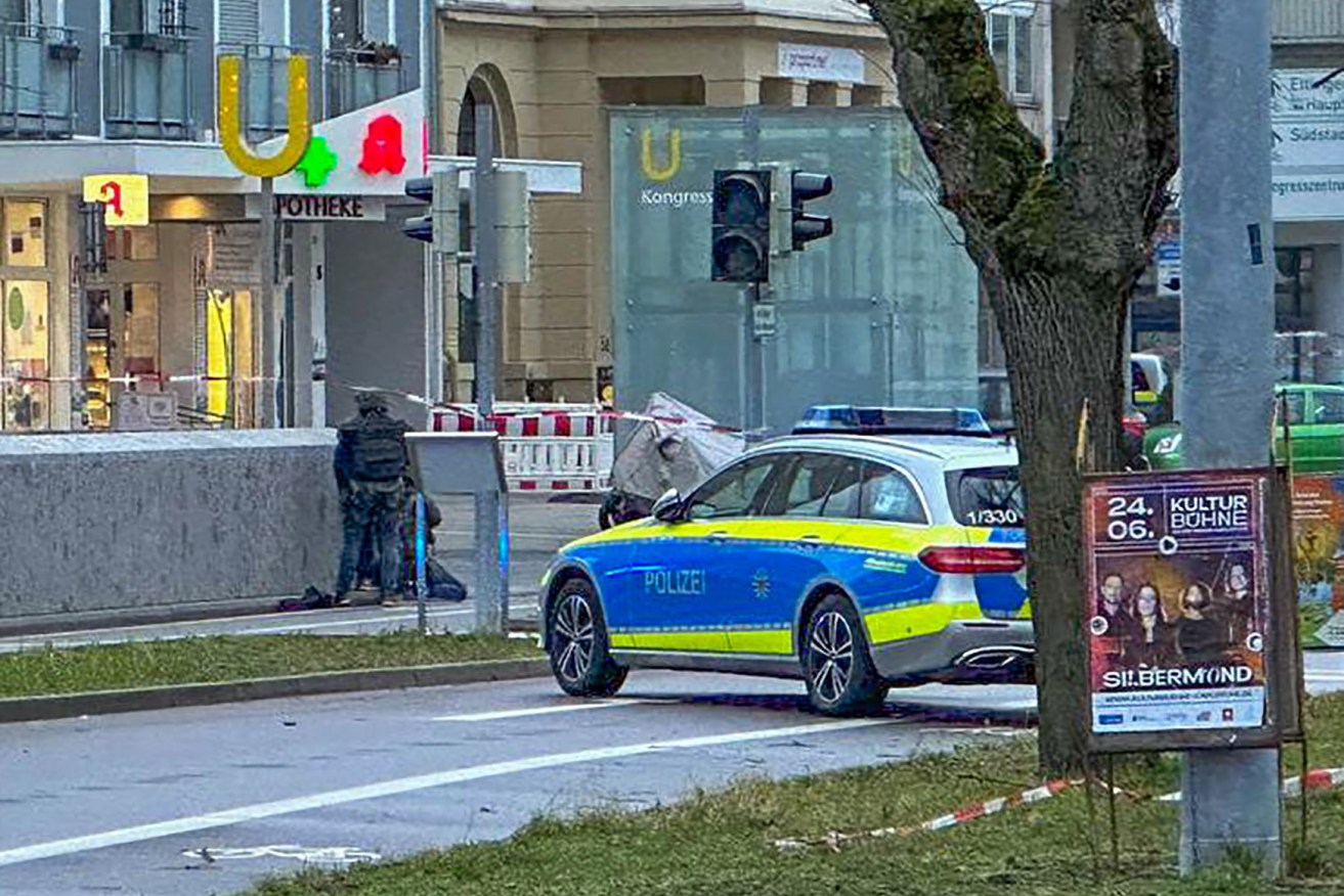 German police have mounted an operation around a pharmacy amid a reported hostage-taking.