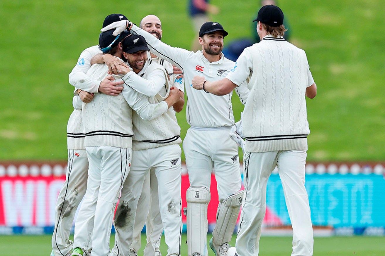 New Zealand thrashed Sri Lanka in the second Test in Wellington to sweep their series 2-0 on Monday. 
