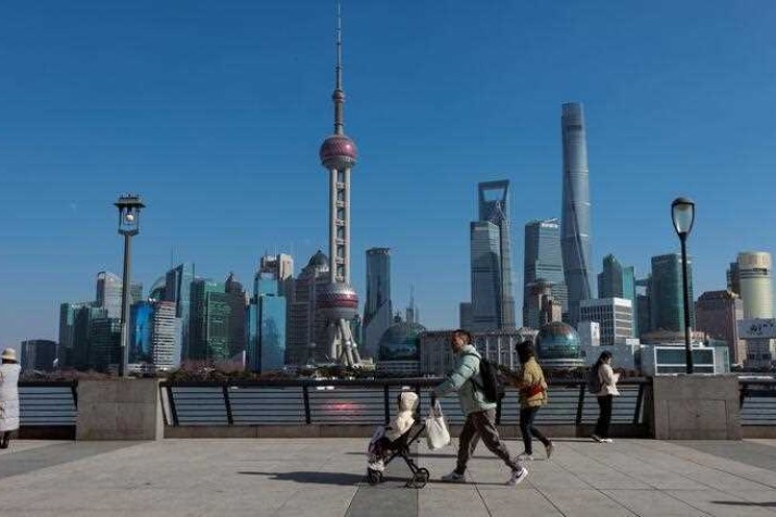Hundreds of Chinese lose billionaire status