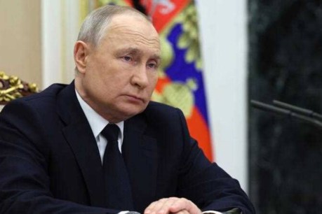 Putin approves new restrictions before election