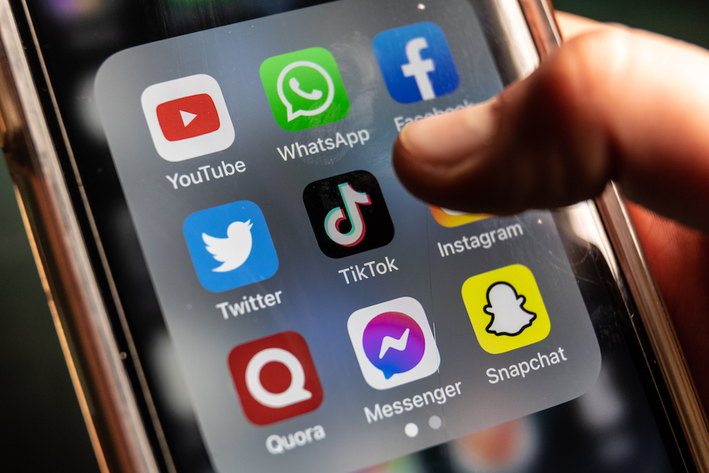 Political push against 'problematic' social media use - Vimarsana News