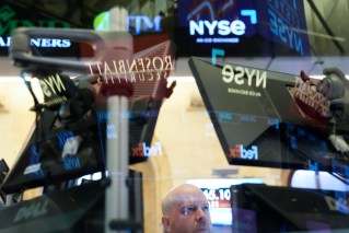 Wall St climbs, Federal Reserve meeting in focus