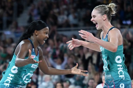 Kiera Austin saves Melbourne Vixens with after-the-siren winner