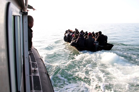 Boat carrying 500 migrants disappears off Libya
