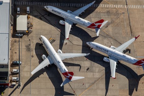 ACCC wants end to Qantas, Virgin airport duopoly