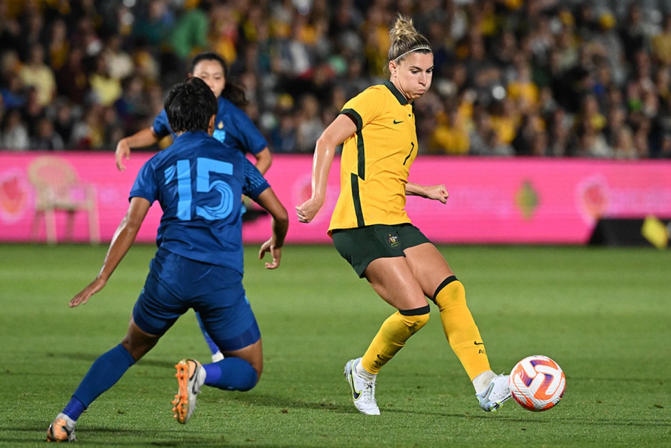 Matildas star Steph Catley has signed a new contract with Women's Super League club Arsenal. 