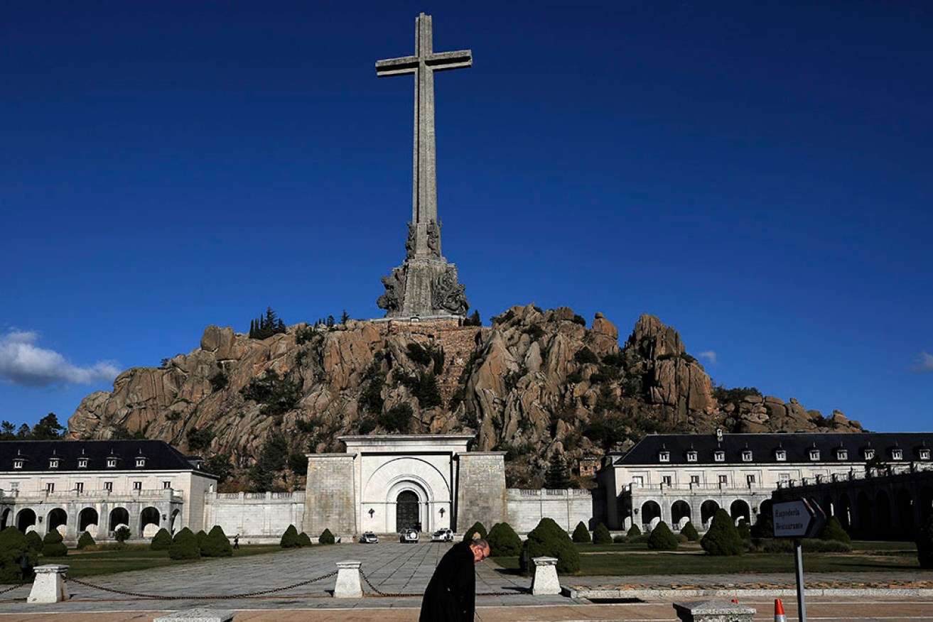Forensic work has begun near Madrid to exhume the bodies of 128 victims of dictator Francisco Franco.