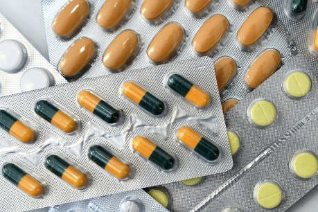 White House pharmacy 'improperly provided drugs'